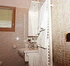 https://hotel-la-locanda.it-lombardy.com